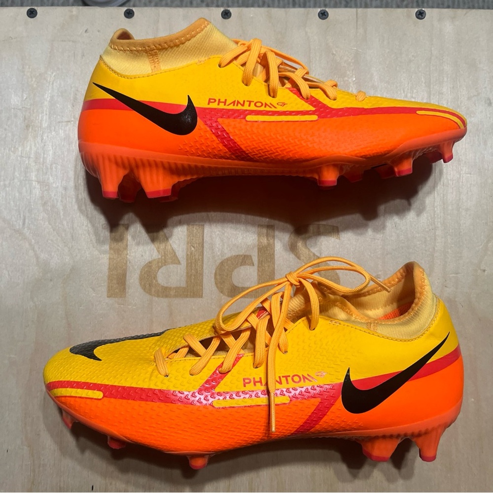 Nike Phantom Soccer Cleats - Yellow and Orange size 7.5